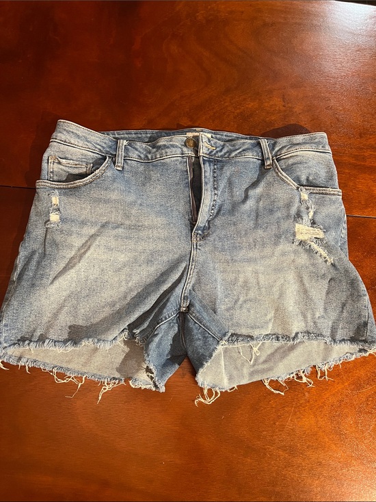 Ava & Viv Pants - Ava & Viv Distressed Light Wash Denim Cutoff Shorts with stretch